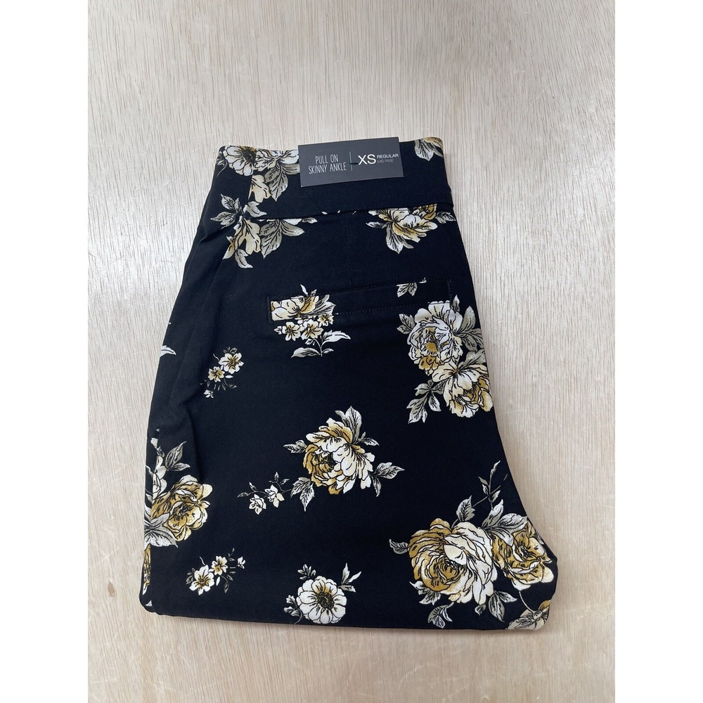 Maurices Womens Black bandana Flower Pants‎ Size XS Regular Pull On Skinny Ankle